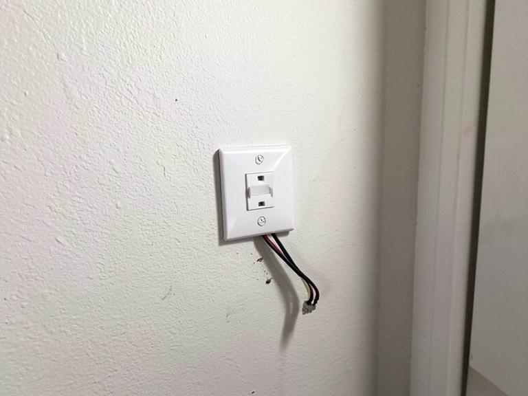 Instalacja elektryczna z włącznikiem i przewodami